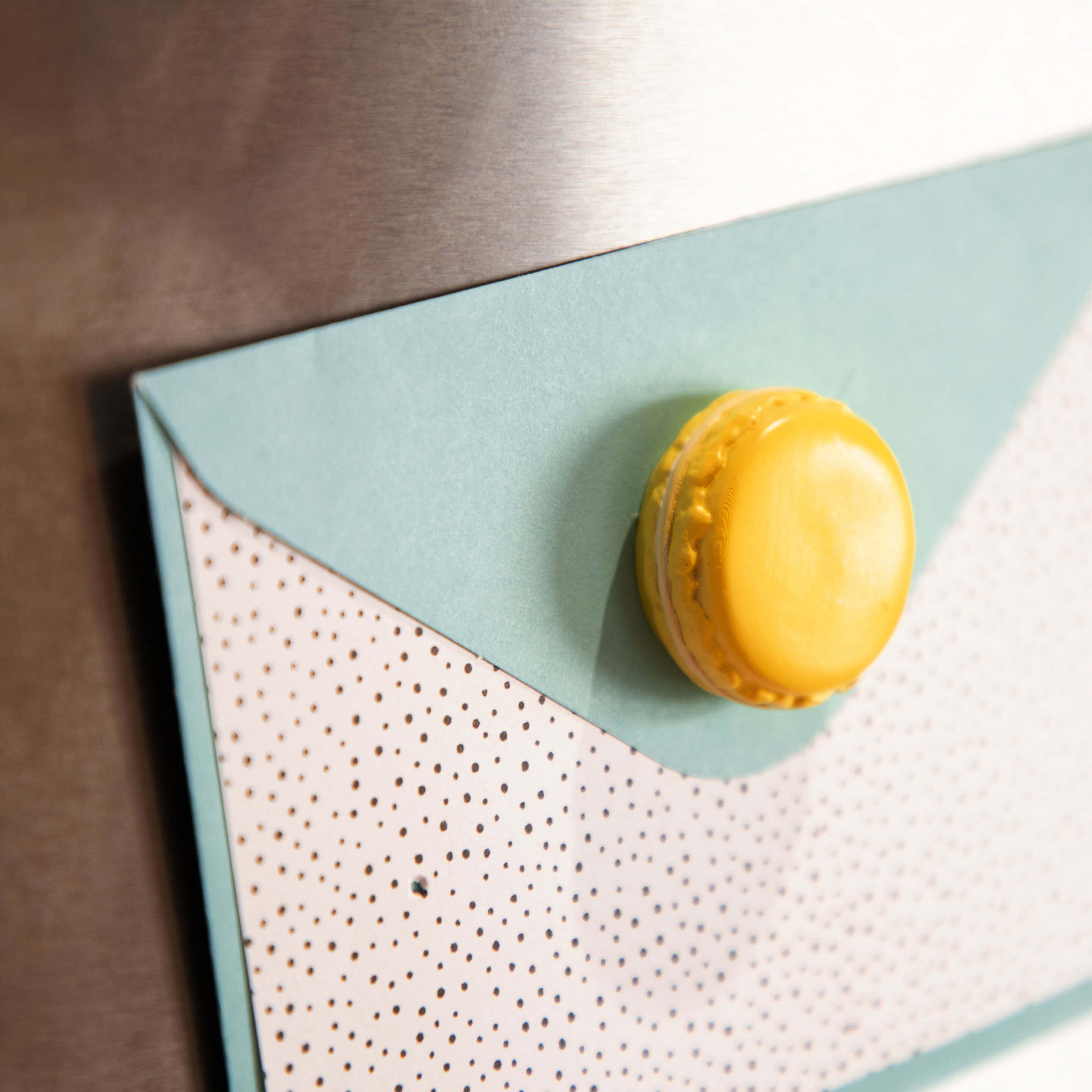 colorful MACARON magnets ICONIC packaging s/4
