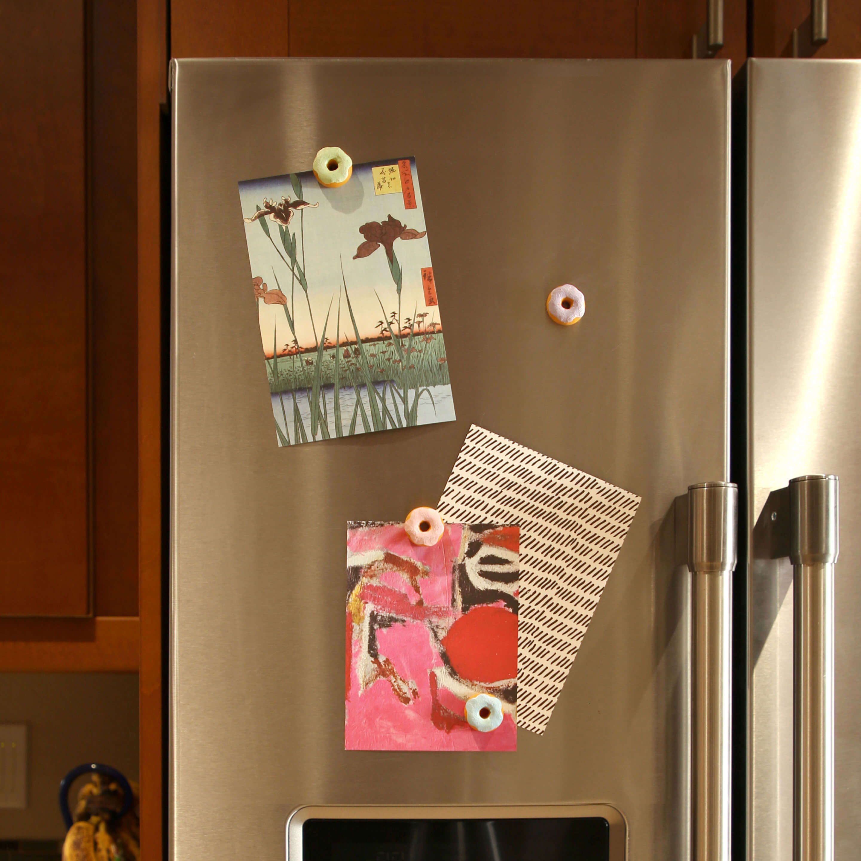 colorful DONUT magnets ICONIC packaging s/4