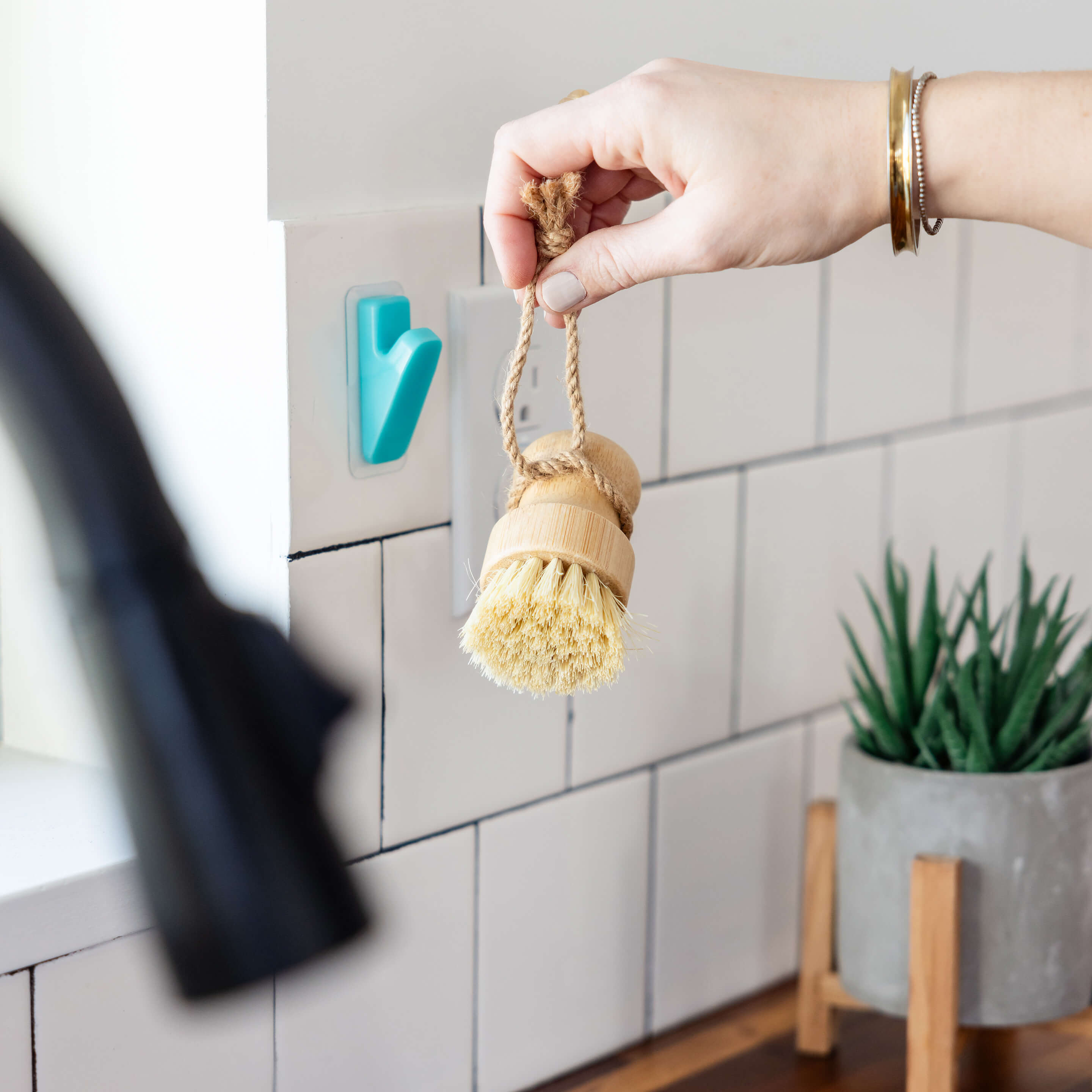5 Best Wall Organizers with Hooks for a Tidy Home